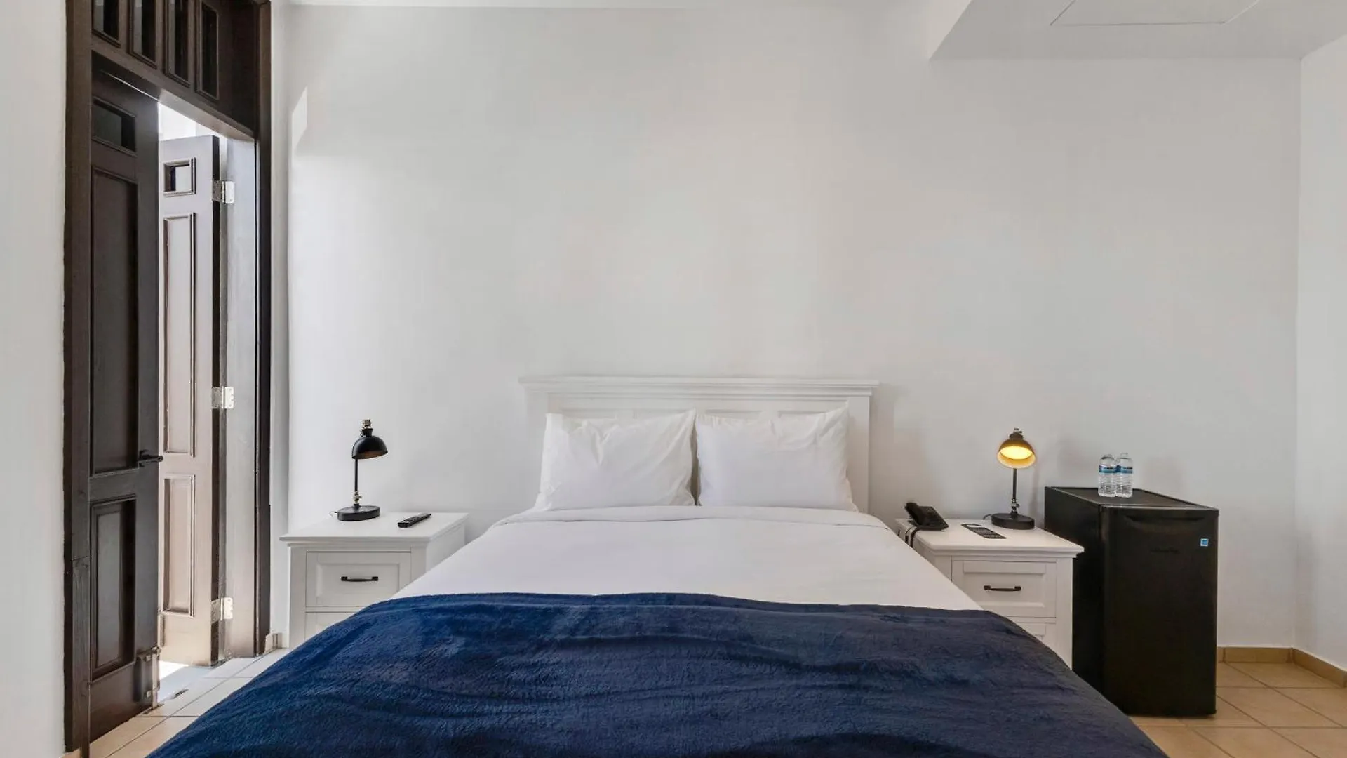 Armas Hotel San Juan 2*,