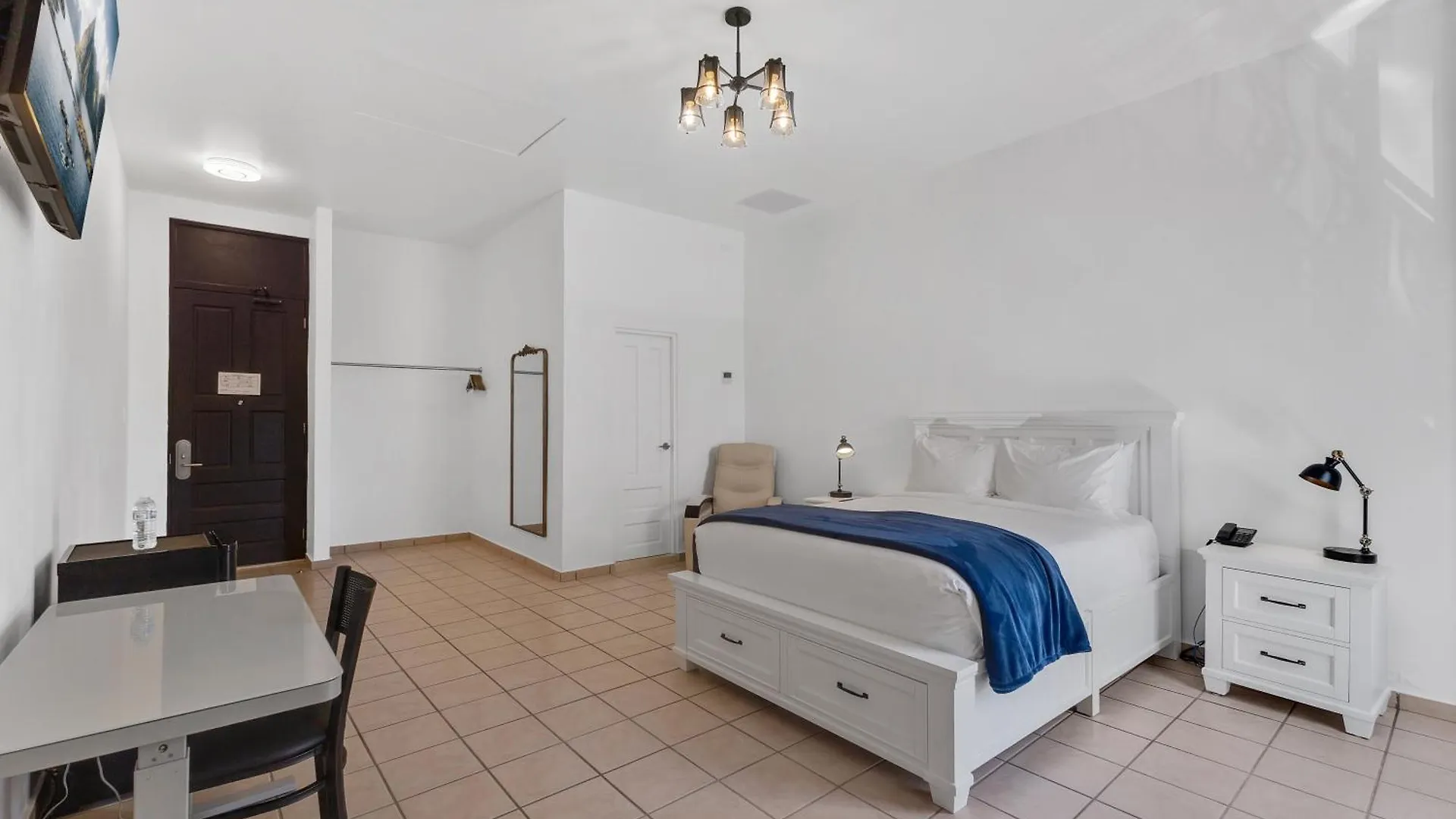 Armas Hotel San Juan 2*,
