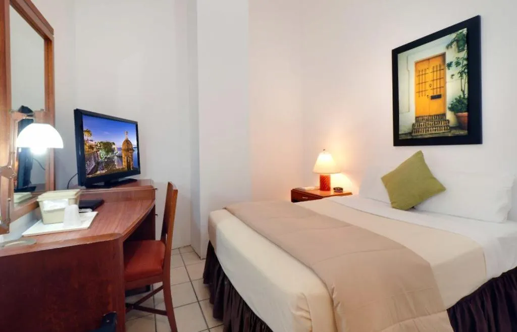 Armas Hotel San Juan 2*,